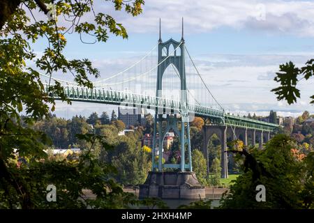 The St. Johns Bridge is a steel suspension bridge that spans the Willamette River in Portland, Oregon, United States, between the Cathedral Park neigh Stock Photo