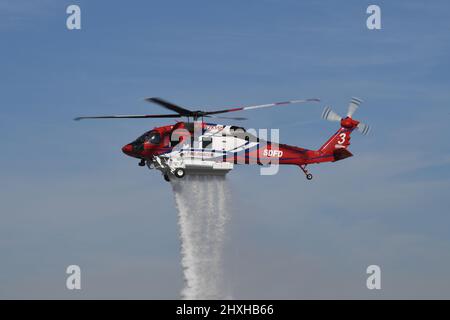 San Diego Fire-Rescue Copter 3 makes water drop Stock Photo