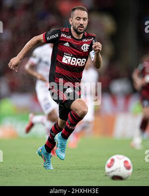 RJ - Rio de Janeiro - 03/12/2022 - CARIOCA 2022, BANGU X FLAMENGO - Flamengo  player Leo Pereira celebrates his goal with De Arrascaeta, a player of his  team, during a match