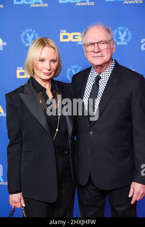 Diana Rhodes and Barry Levinson arrive at the 74th Annual Directors Guild of America Awards held at The Beverly Hilton Hotel in Beverly Hills, CA on Saturday, ?March 12, 2022. (Photo By Conor Duffy/Sipa USA) Stock Photo