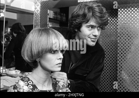 Actress Joanna Lumley models her 'Purdey' haircut with its creator, hairdresser John Frieda. January 1977. Stock Photo