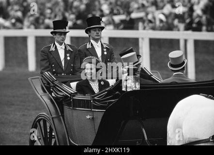 First Day at Royal Ascot, Tuesday 14th June 2019. Our Picture Shows ... The Queen arrives in Royal Carriage. Stock Photo