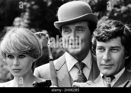 The Avengers will be coming back to the TV screen shortly, with a new leading lady in the form of lovely Joanna Lumley. Another new face will be that of Gareth Hunt, who will co-star with Joanna. Star of the series will be - as usual - Patrick Macnee who plays the stalwart John Steed. The trio are pictured ahead of the new series. 12th July 1976. Stock Photo