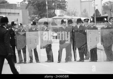 Battle of Lewisham, South London, Saturday 13th August 1977. National Front rally from New Cross to Lewisham is disrupted by counter demonstrations and leads to violent clashes with Police Officers and anti racism demonstrators. Pictured, Police Officers use riot shields for the first time on UK streets. Stock Photo