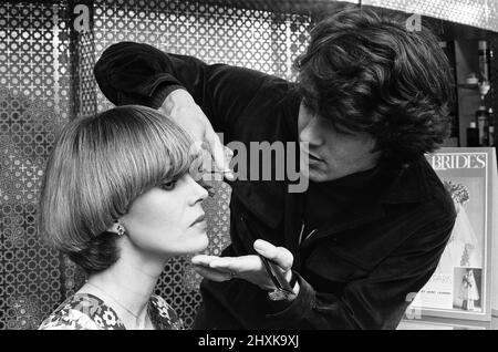 Actress Joanna Lumley models her 'Purdey' haircut with its creator, hairdresser John Frieda. January 1977. Stock Photo