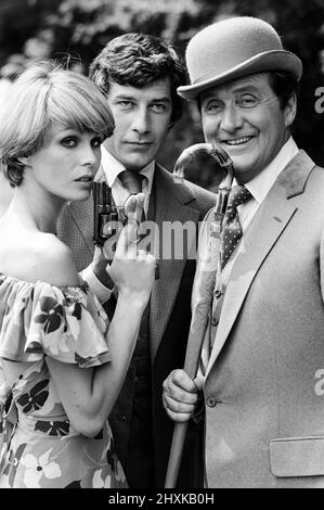 The Avengers will be coming back to the TV screen shortly, with a new leading lady in the form of lovely Joanna Lumley. Another new face will be that of Gareth Hunt, who will co-star with Joanna. Star of the series will be - as usual - Patrick Macnee who plays the stalwart John Steed. The trio are pictured ahead of the new series. 12th July 1976. Stock Photo