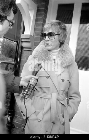 Superstar Julie Andrews raced from Switzerland yesterday to join the hunt for her missing stepmother Mrs. Winifred Wells. April 1977 77-02115-003 Stock Photo