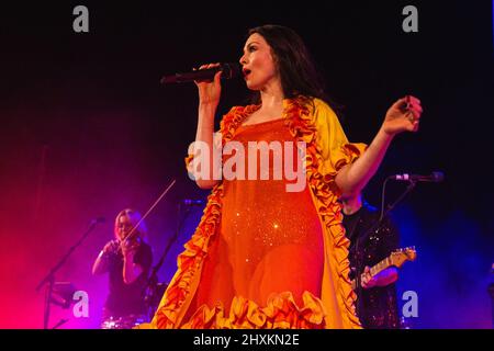 March 12, 2022: British singer / songwriter Sophie Ellis-Bextor performs a sold out show at the Sheffield City Hall on her 'Kitchen Disco' UK Tour 2022. Sophie was also accompanied by her husband on the bass guitar and brother on the drums. (Credit Image: © Myles Wright/ZUMA Press Wire) Stock Photo