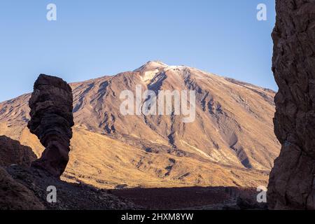 Teide and Roque Cinchado, in Los Roques de Garcia, volcanic rock formations in Teide national park, Tenerife, Canary Islands, Spain Stock Photo