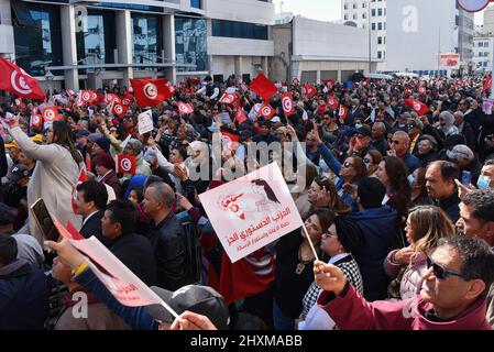 Tunis, Tunisia. 13th Mar, 2022. Protesters gather while holding flags during the demonstration. Protesters march along Khair El-Din Pasha Street, to demand an accurate and official calendar to end the exceptional period by dissolving Parliament and calling for early legislative elections with purification of the electoral climate to prevent fraud in the will of voters. (Photo by Jdidi Wassim/SOPA Images/Sipa USA) Credit: Sipa USA/Alamy Live News Stock Photo