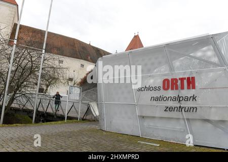 Schloss Orth an der Donau in Niederösterreich - Orth Castle on the Danube in Lower Austria Stock Photo