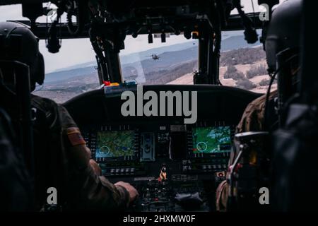 From left to right: 1st Cavalry Division Forward Commander Brig. Gen ...