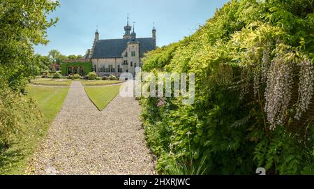 Castle called Poptaslot, the garden, Marsum,  Friesland, Netherlands *** Local Caption ***  castle, field,  meadow, flowers, summer, Stock Photo