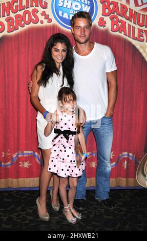 Lindsay Hartley, Justin Hartley and daughter Isabella at Ringling Bros. & Barnum and Bailey & Starlight Children's Foundation's premiere of 'Fully Charged' at Staples Center on July 21, 2011 in Los Angeles, California. Stock Photo