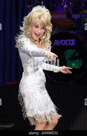 Dolly Parton's 'Better Day World Tour' held at the Verizon Wireless Amphitheater, Georgia Stock Photo