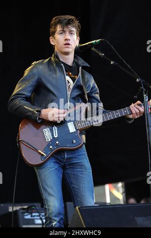 alex-turner-arctic-monkeys-at-