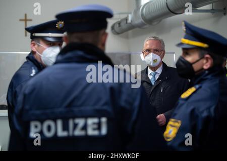Munich, Germany. 14th Mar, 2022. Joachim Herrmann (2nd from right, CSU), Minister of the Interior of Bavaria, informs himself about the situation of Ukrainian refugees at Munich Central Station and visits a police registration office. Credit: Sven Hoppe/dpa/Alamy Live News Stock Photo