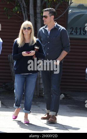 Reese Witherspoon and husband Jim Toth go to lunch in Venice Beach, California