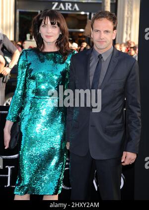 Jonny Lee Miller and wife Michele Hicks arriving at the 'Dark Shadows' Los Angeles Premiere held at the Chinese Theatre in Hollywood, California Stock Photo