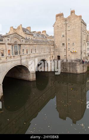 Bath, United Kingdom - November 1, 2017: Bath old town, vertical street view with the 18th century Pulteney Bridge, designed by Robert Adam Stock Photo