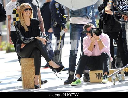 Heidi Klum and Model filming 'Germany's Next Top Model' on Rodeo drive in Los Angeles, USA. Stock Photo