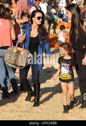 Kyle Richards and her daughters have a family day out at the Pumpkin Patch Stock Photo