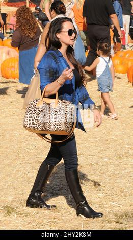 Kyle Richards and her daughters have a family day out at the Pumpkin Patch Stock Photo