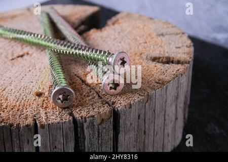 A rusted metal mouse trap Stock Photo - Alamy