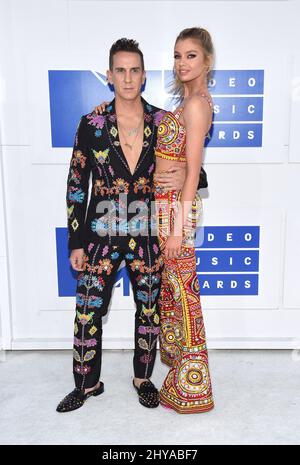 Jeremy Scott and Stella Maxwell arriving for The 2016 MTV Video Music Awards, Madison Square Garden, New York, 28th August 2016. Stock Photo