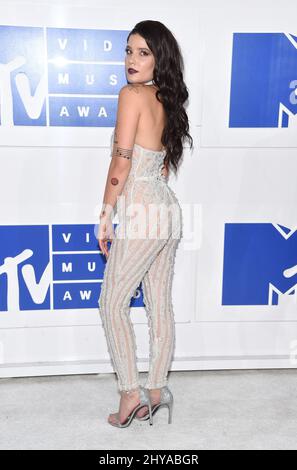 Halsey arriving for The 2016 MTV Video Music Awards, Madison Square Garden, New York, 28th August 2016. Stock Photo