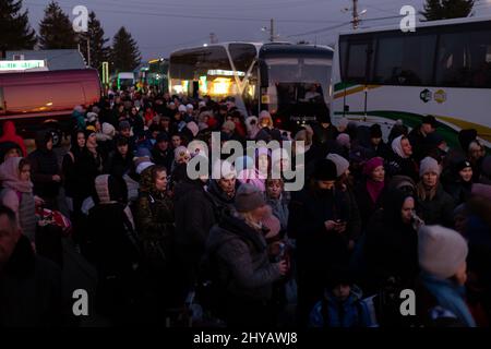 Shehyni, Ukraine. 13th Mar, 2022. Refugees in Shehyni, Ukraine wait to cross into Medyka, Poland on March 13, 2022. Russian military forces entered Ukraine territory earlier this month. (Photo by Daniel Brown/Sipa USA) Credit: Sipa USA/Alamy Live News Stock Photo
