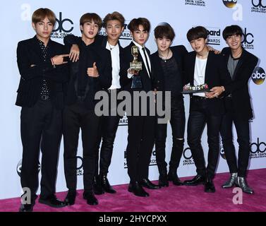 bts-attending-the-billboard-
