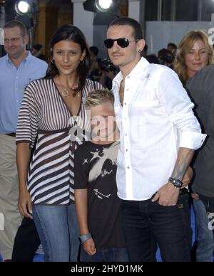 June 27, 2007 Westwood, Ca. Chester Bennington, wife Talinda Bentley and son 'Transformer' Los Angeles Premiere Held at the Mann's Village Theatre Stock Photo
