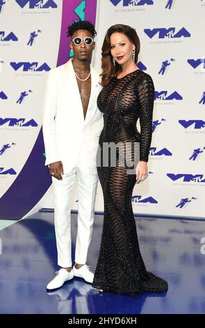 VMAs 2017: Amber Rose and 21 Savage get very hands on