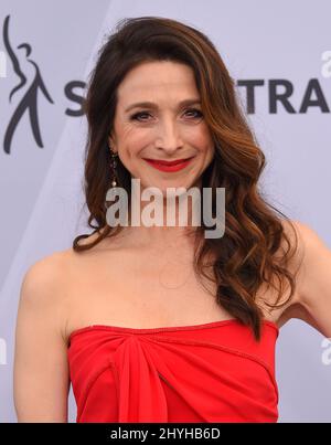 Marin Hinkle arrives at the 25th annual Screen Actors Guild Awards at