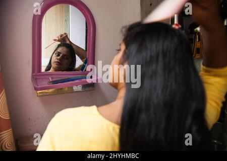 Delhi, India. 14th Sep, 2016. Woman combs her hair at her home in Delhi.  Azad Foundation in Delhi offers training for women of vulnerable  backgrounds who want to become taxi drivers. (Photo