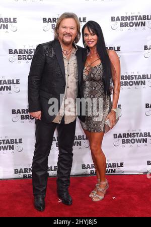 Travis Tritt and Theresa Nelson at the 31st Barnstable Brown Kentucky Derby Eve Gala held at the home of Patricia Barnstable Brown in Louisville Stock Photo