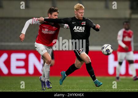 MAASTRICHT, NETHERLANDS - MARCH 14: Matteo Waem of MVV Maastricht ...