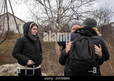 Ukrainian refugees at the border, Olena and Nastia Reminska, 23 and 14 years old, they arrived at the border with their mother Svetlana, who only Stock Photo