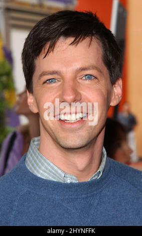 SEAN HAYES ATTENDS 'DR SEUSS' THE CAT IN THE HAT' FILM PREMIERE IN CALIFORNIA. PICTURE: UK PRESS Stock Photo