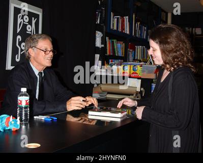 RICHARD CHAMBERLAIN SIGNS COPIES OF HIS NEW BOOK 'SHATTERED LOVE' AT THE BOOK SOUP BOOKSTORE IN HOLLYWOOD. PICTURE: UK PRESS Stock Photo