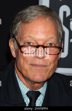 RICHARD CHAMBERLAIN SIGNS COPIES OF HIS NEW BOOK 'SHATTERED LOVE' AT THE BOOK SOUP BOOKSTORE IN HOLLYWOOD. PICTURE: UK PRESS Stock Photo