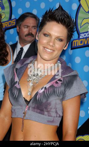 PINK ATTENDS THE 2003 MTV MOVIE AWARDS IN LOS ANGELES. PICTURE: UK PRESS Stock Photo