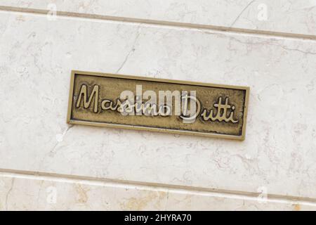 Massimo Dutti logo Stock Photo - Alamy