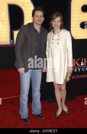 Brad Paisley and Kimberly Williams attend the Walk Hard: The Dewey Cox Story Premiere at the Grauman's Chinese Theatre, Los Angeles Stock Photo