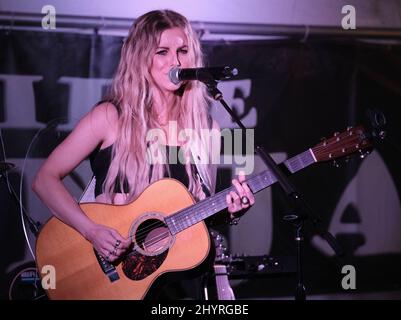 Lindsay Ell onstage at Christmas 4 Kids 'When Pigs Fly' dinner event in Hendersonville Stock Photo