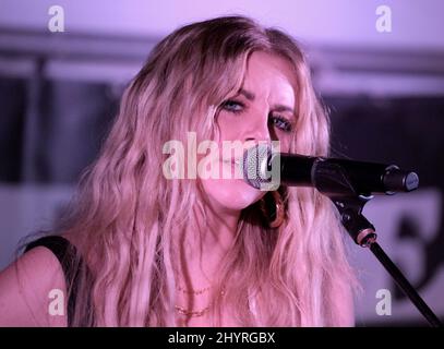 Lindsay Ell onstage at Christmas 4 Kids 'When Pigs Fly' dinner event in Hendersonville Stock Photo