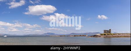 Ballinskelligs castle ruins on the Atlantic coast of County Kerry, Ireland Stock Photo