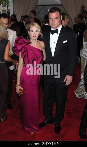 Naomi Watts and Liev Schreiber arriving at the 2010 Metropolitan Museum of Art Costume Institute Benefit celebrating the opening of American Women, Fashioning a National Identity held at the Metropolitan Museum of Art, in New York, USA. Stock Photo