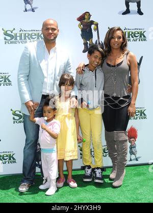 Melanie Brown, husband Stephen Belafonte, daughters Phoenix and Angel during the 'Shrek Forever After' film premiere held at the Gibson Amphitheater Universal City, Los Angeles, California Stock Photo